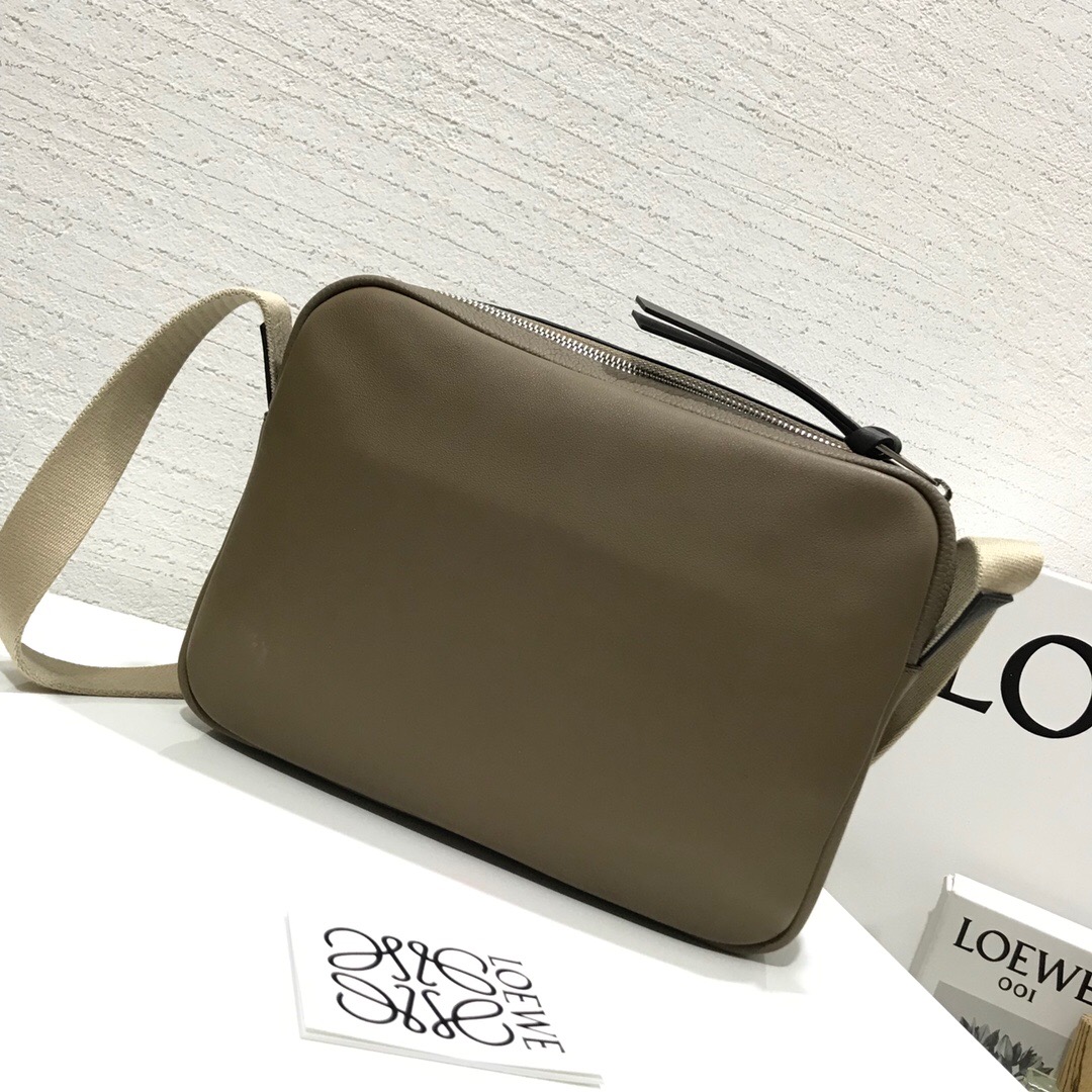 羅意威郵差包價格及圖片 LOEWE Military Messenger Xs Bag