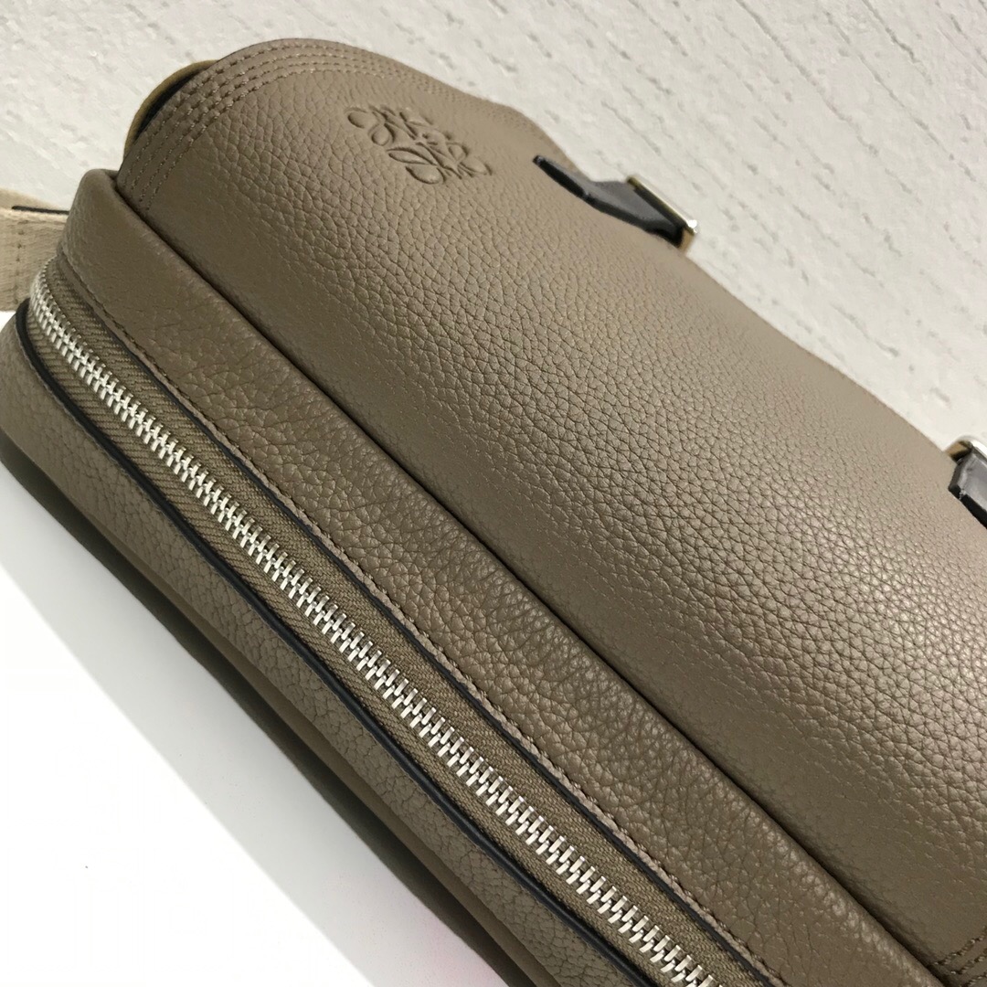 羅意威郵差包價格及圖片 LOEWE Military Messenger Xs Bag