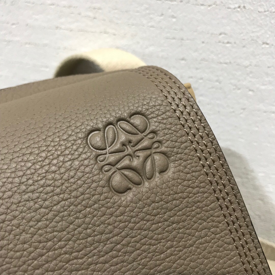 羅意威郵差包價格及圖片 LOEWE Military Messenger Xs Bag