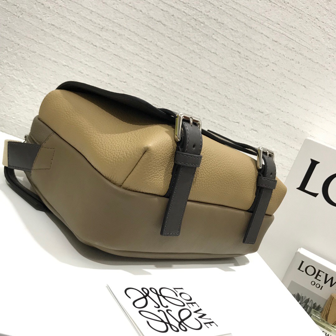 羅意威郵差包價格及圖片 LOEWE Military Messenger Xs Bag