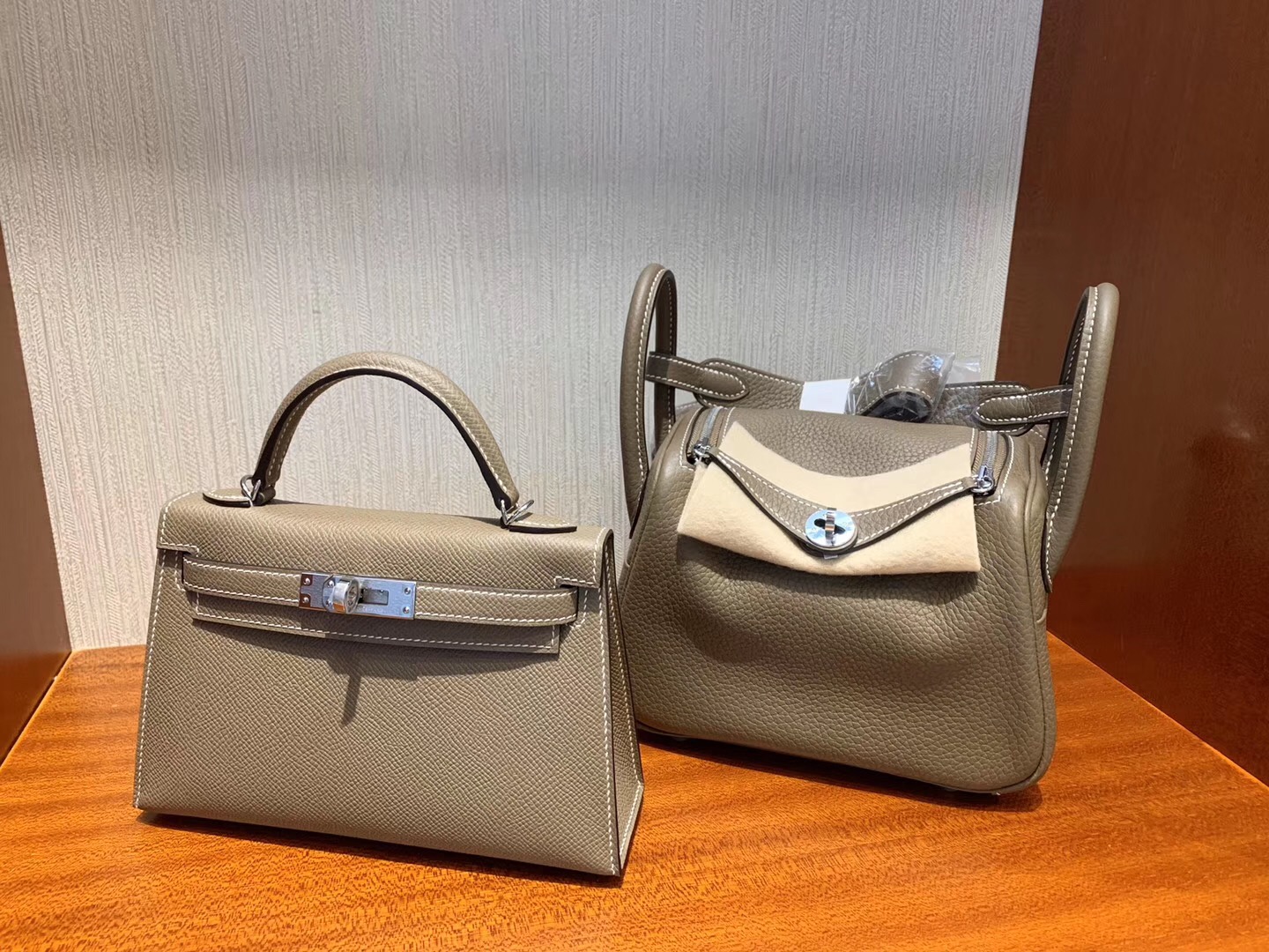 香港九龍城區 愛馬仕mini lindy多少錢 Hermes mini Lindy 19cm CK18大象灰 Etoupe