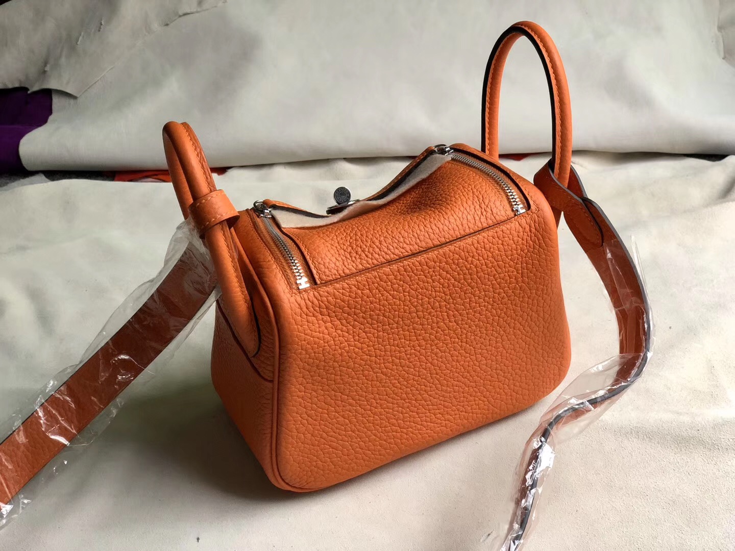 香港深水埗區愛馬仕迷妳琳迪包多少錢 Hermes mini Lindy CK93橙色 Orange