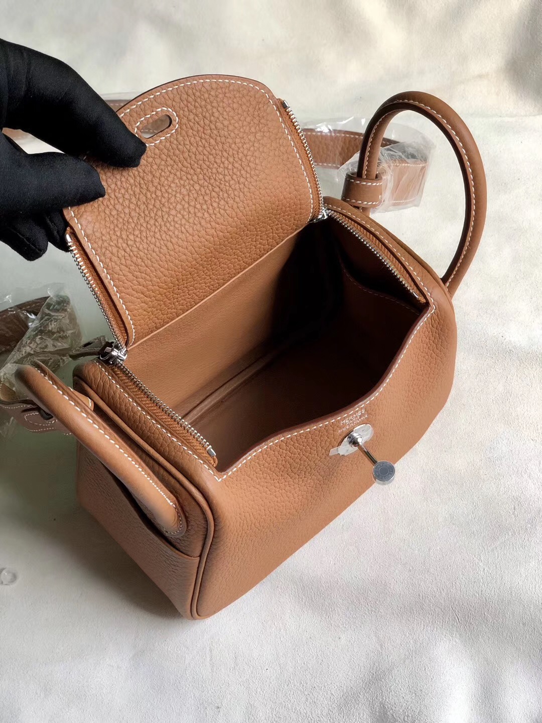 臺灣臺中市 新竹市Mini Lindy 多少錢 Hermes Lindy mini CK37金棕色 Gold TC皮