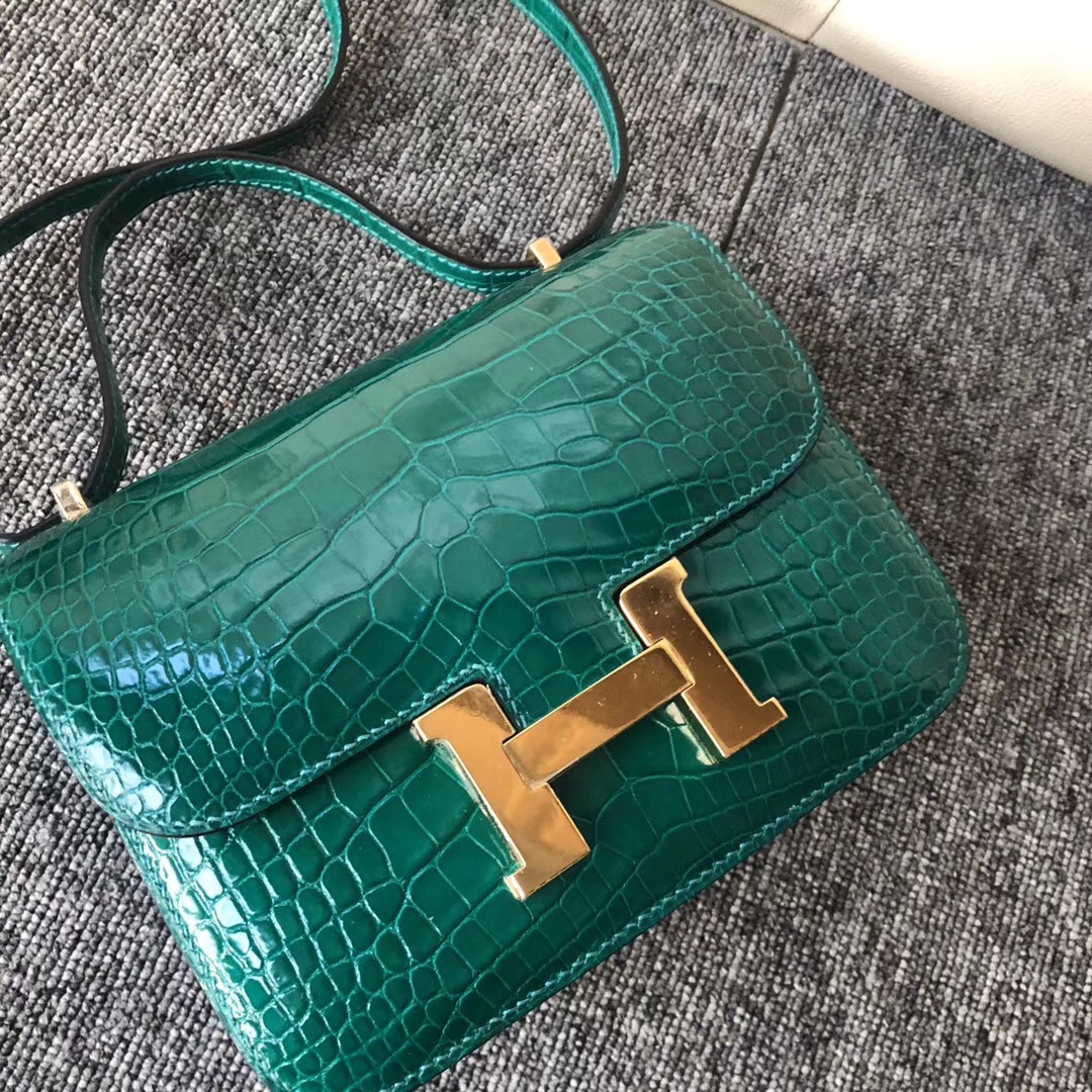 香港荃灣區 Hermes Constance 19cm 6Q翡翠綠 Vert emeraude美洲鱷 金扣