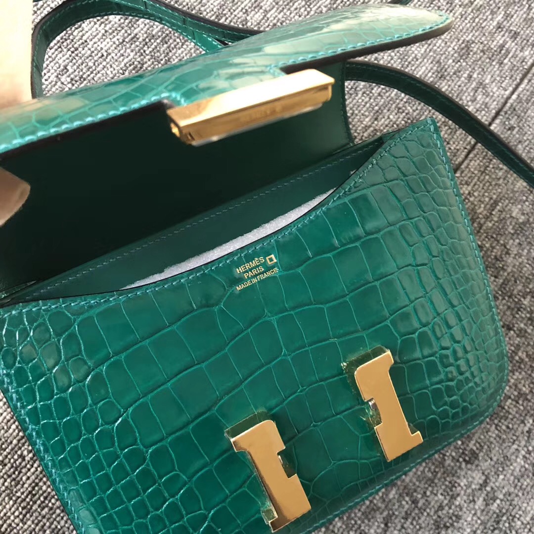 香港荃灣區 Hermes Constance 19cm 6Q翡翠綠 Vert emeraude美洲鱷 金扣