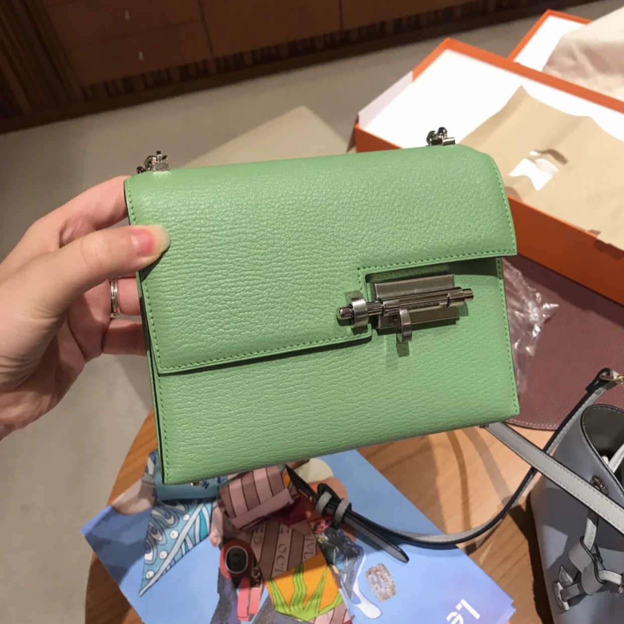 愛馬仕2020春夏新色 Hermes Verrou mini 3I 牛油果綠 Vert Criquet 蟋蟀綠