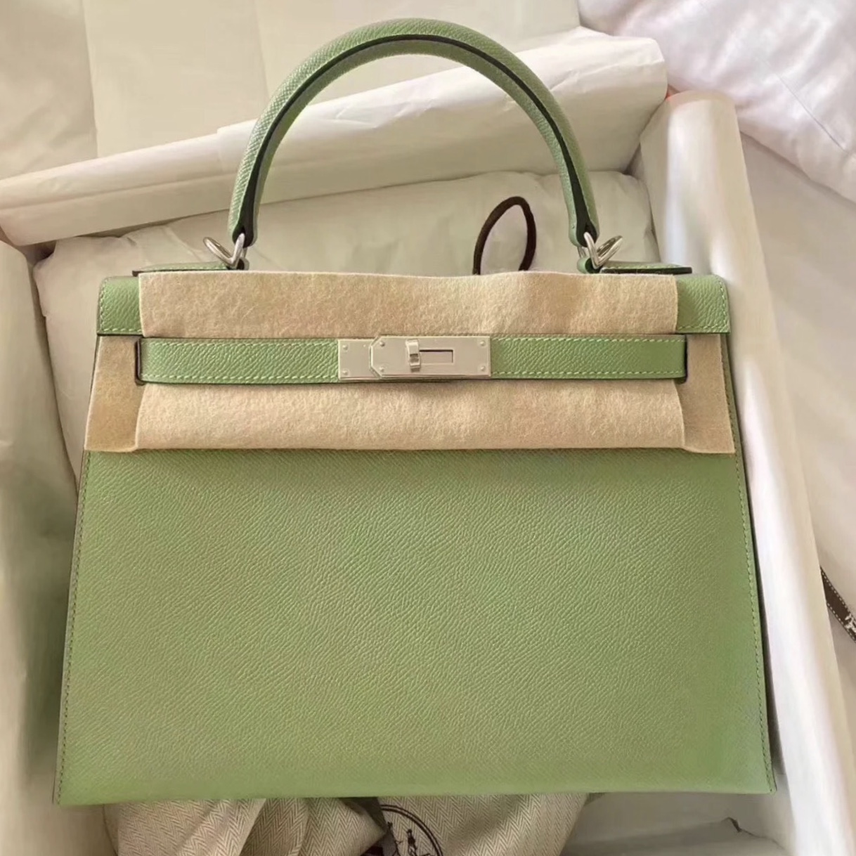 愛馬仕凱莉包春夏新色 Hermes Kelly 25cm 3I牛油果綠Vert Criquet蟋蟀綠