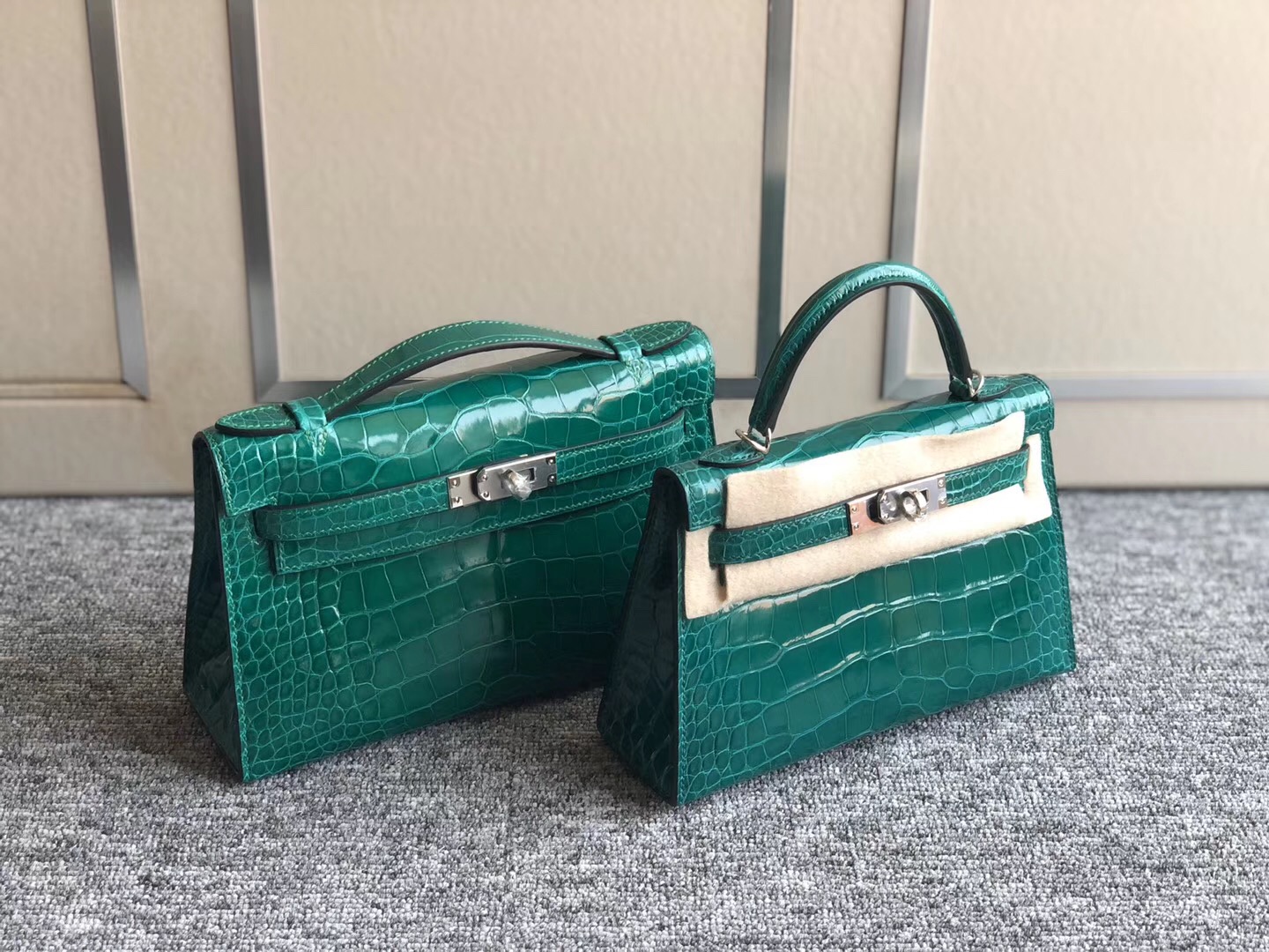 Hermes minikelly二代尺寸/MiniKelly Pochette 6Q翡翠綠 Vert emeraude對比圖片