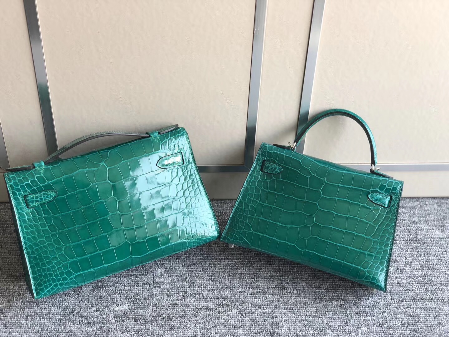 Hermes minikelly二代尺寸/MiniKelly Pochette 6Q翡翠綠 Vert emeraude對比圖片