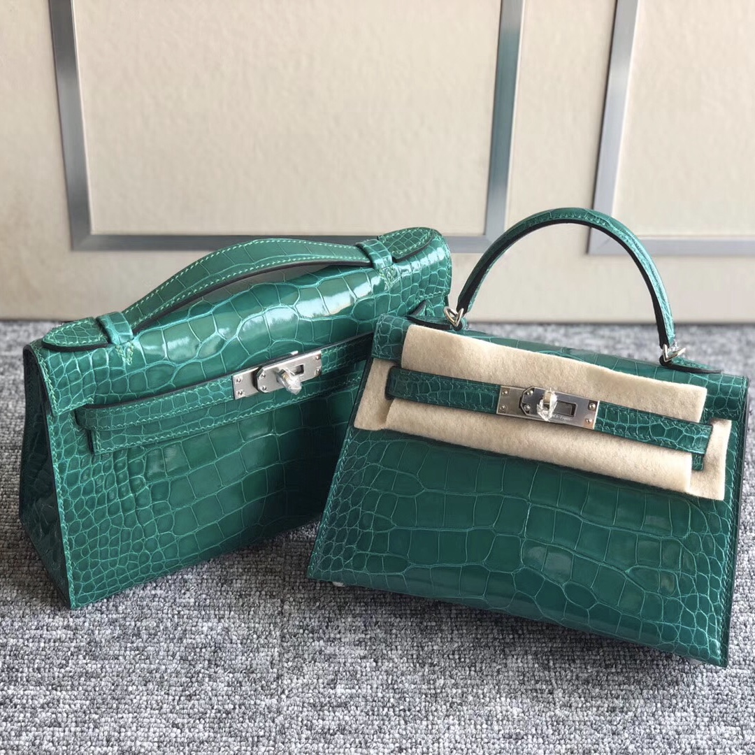 Hermes minikelly二代尺寸/MiniKelly Pochette 6Q翡翠綠 Vert emeraude對比圖片