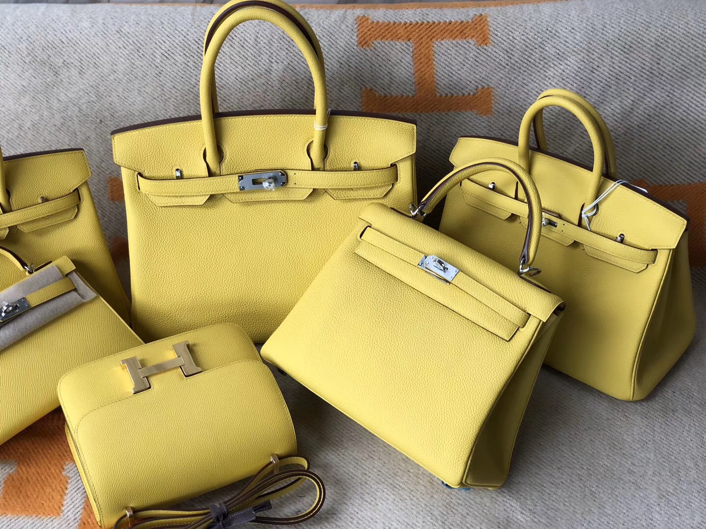 USA Hermes Kelly25cm 28cm 大小對比圖 9O那不勒斯黃 jaune de naples