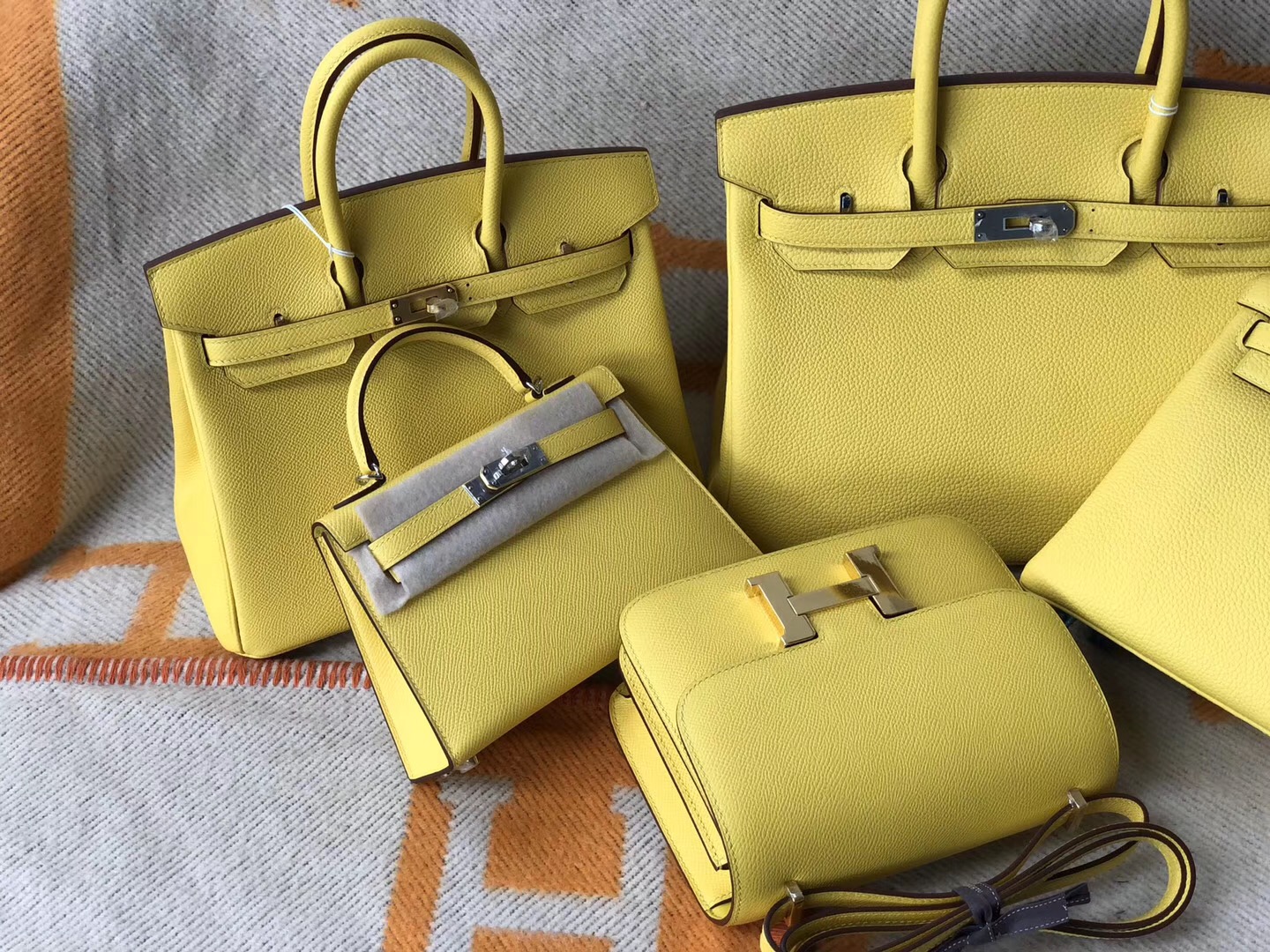 USA Hermes Kelly25cm 28cm 大小對比圖 9O那不勒斯黃 jaune de naples