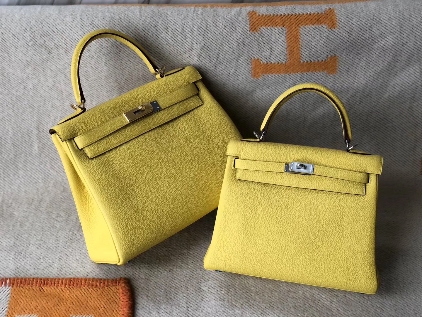 USA Hermes Kelly25cm 28cm 大小對比圖 9O那不勒斯黃 jaune de naples