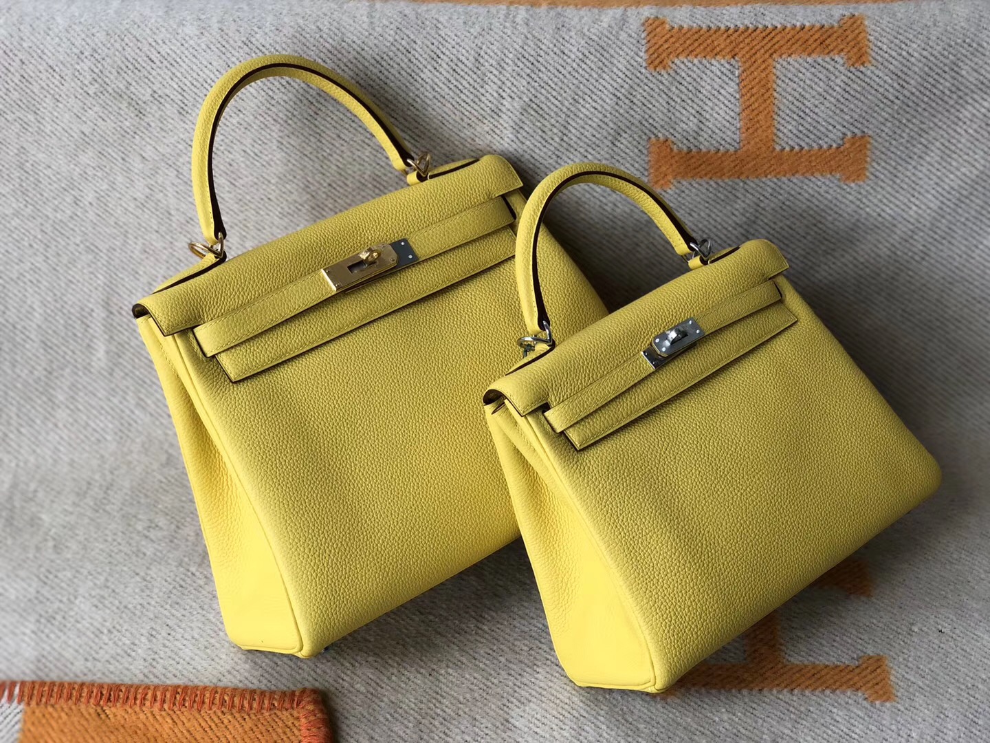 USA Hermes Kelly25cm 28cm 大小對比圖 9O那不勒斯黃 jaune de naples