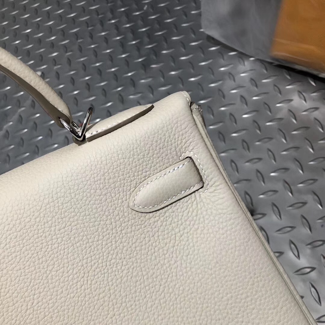 香港九龍城區 愛馬仕凱莉包32 多少錢 Hermes Kelly 32cm ck10奶昔白 Craie