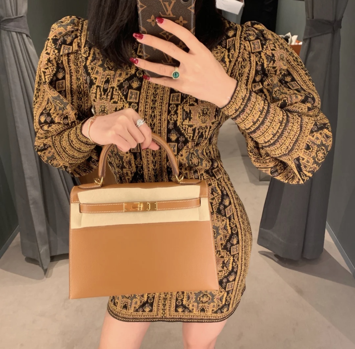 愛馬仕凱莉包28寸多少錢 上身效果圖片 Hermes Kelly 28cm ck37金棕色