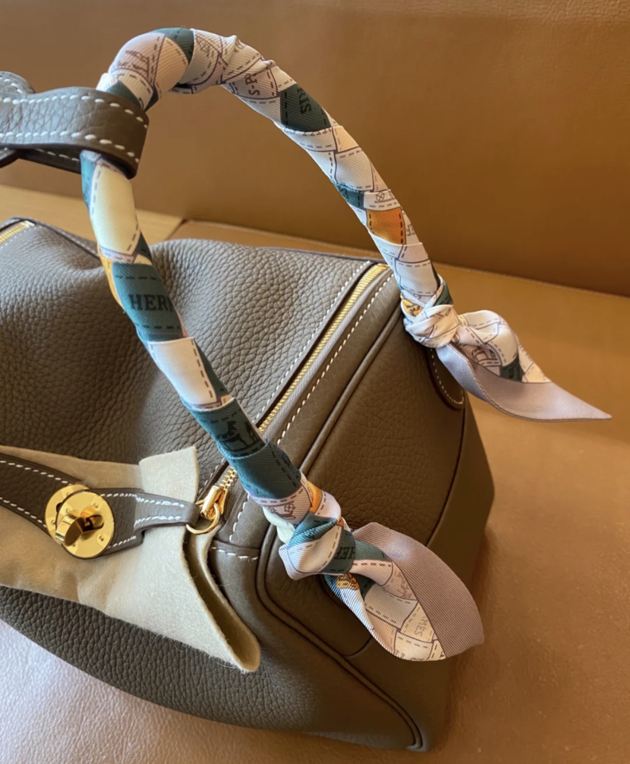 愛馬仕林迪包 香港專櫃購買實拍圖片及上身體效果圖 Hermes Lindy 26cm