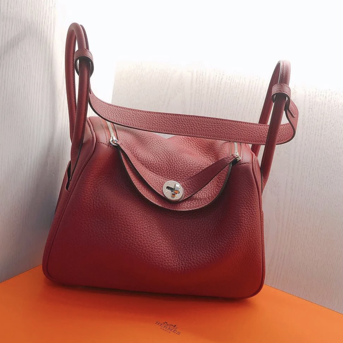 愛馬仕林迪包26cm 上身效果圖 Hermes Lindy 26cm K1石榴紅 Rouge Grenat