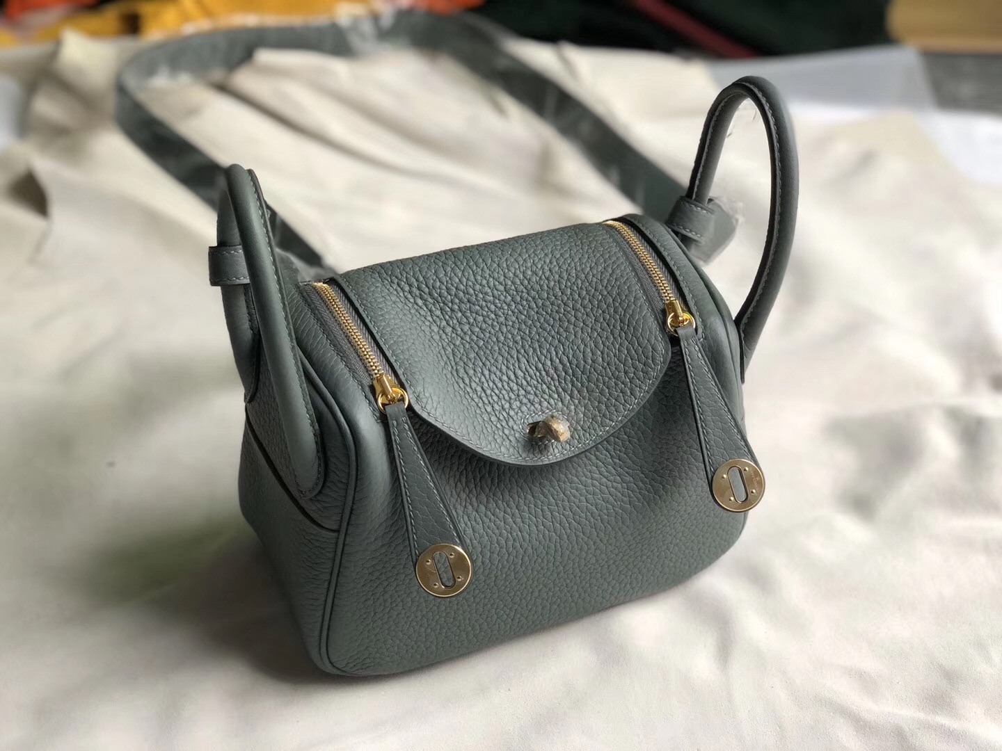 Hermes Mini Lindy Handbag 19cm cc63 vert amande 杏綠色 Clemence