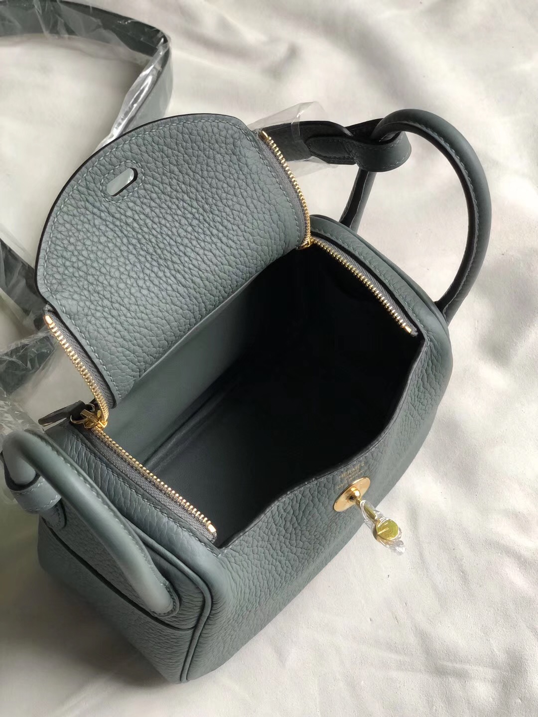 Hermes Mini Lindy Handbag 19cm cc63 vert amande 杏綠色 Clemence