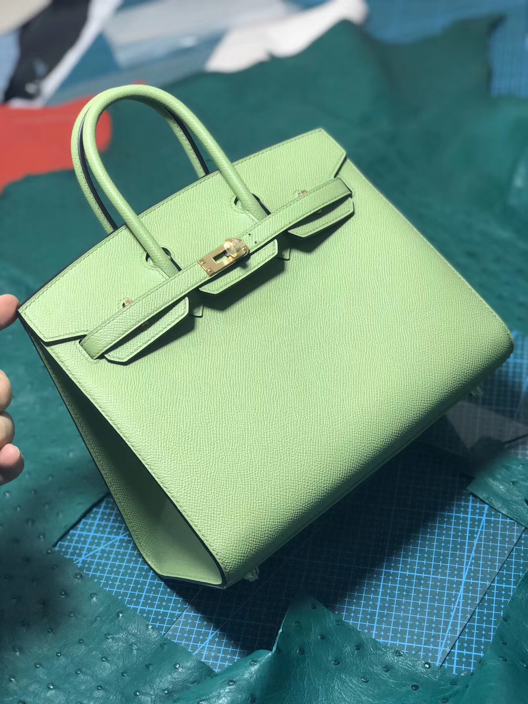 香港九龍半島 外縫鉑金包價格 Hermes Birkin 25cm 3I牛油果綠 Vert Criquet 蟋蟀綠