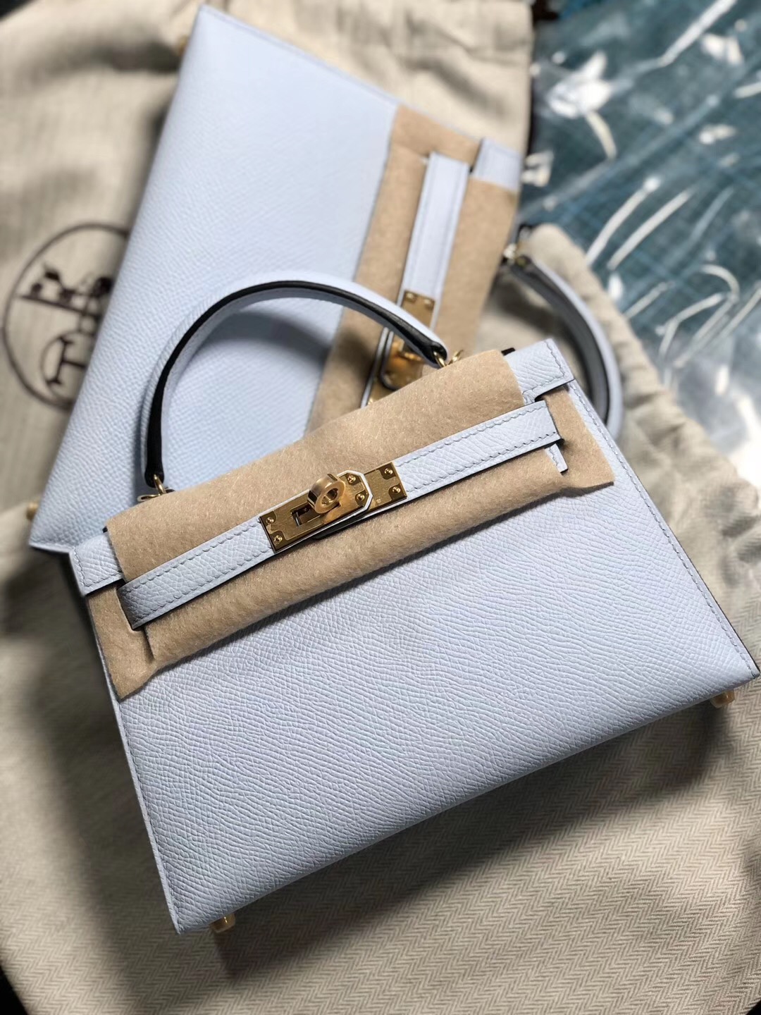 香港東區愛馬仕 Hermes kelly mini 二代 T0 Blue Brume 霧藍色 什麼價格