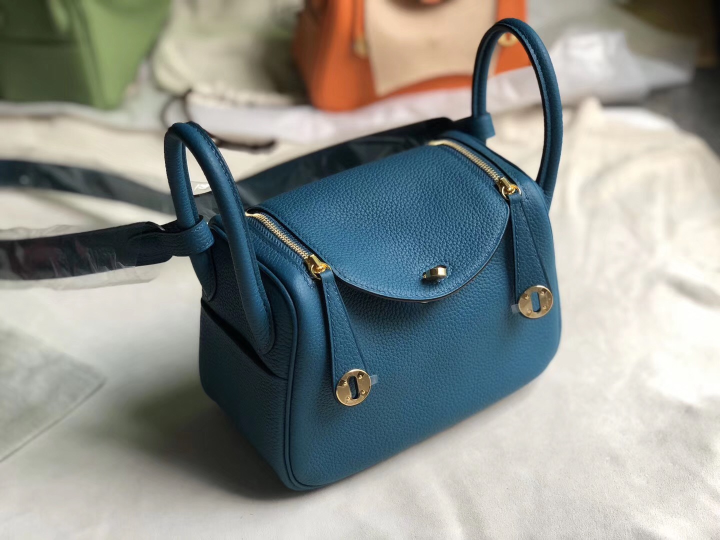 Hermes Mini Lindy Handbag 19cm cc63 vert amande 杏綠色Clemence-Qatar Kuwait  Hermes Birkin Kelly Lindy bag