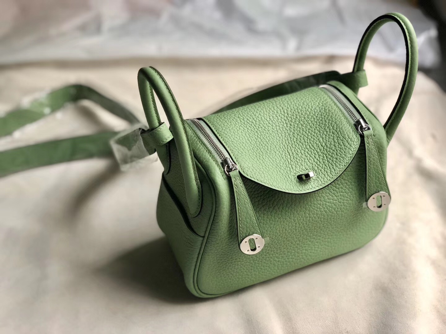 臺灣臺中市迷妳琳迪包價格 Taiwan Hermes mini lindy 3i vert criquet 牛油果綠