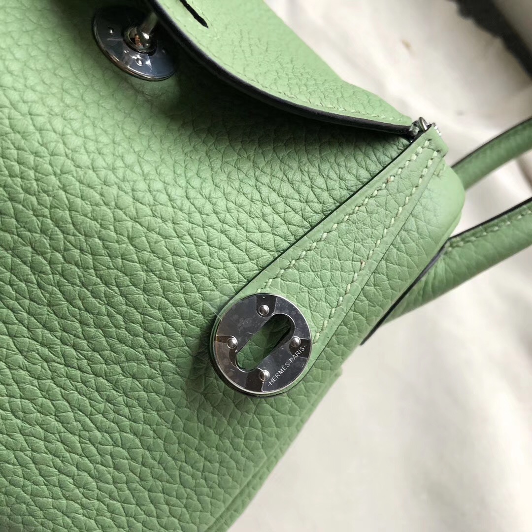 臺灣臺中市迷妳琳迪包價格 Taiwan Hermes mini lindy 3i vert criquet 牛油果綠