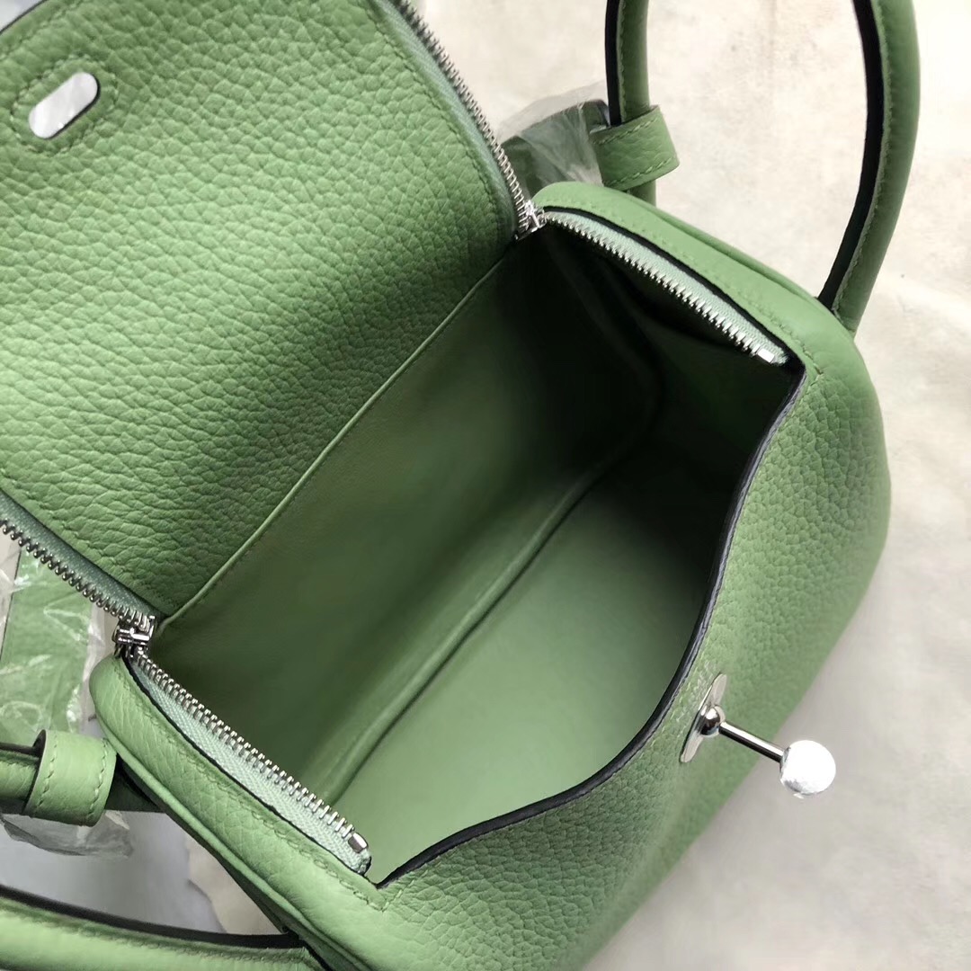 臺灣臺中市迷妳琳迪包價格 Taiwan Hermes mini lindy 3i vert criquet 牛油果綠