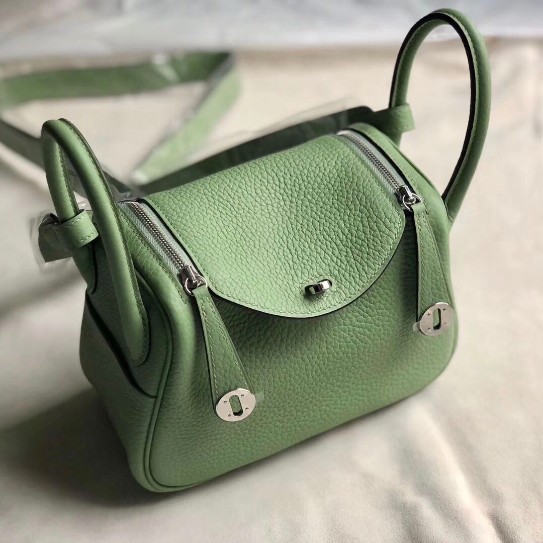 臺灣臺中市迷妳琳迪包價格 Taiwan Hermes mini lindy 3i vert criquet 牛油果綠