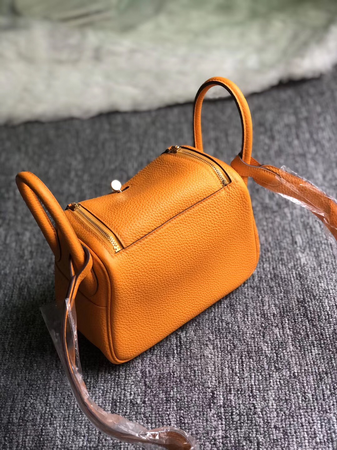 Hong Kong Hermes Mini Lindy 19cm taurillon Clemence i9 Apricot 杏黃色