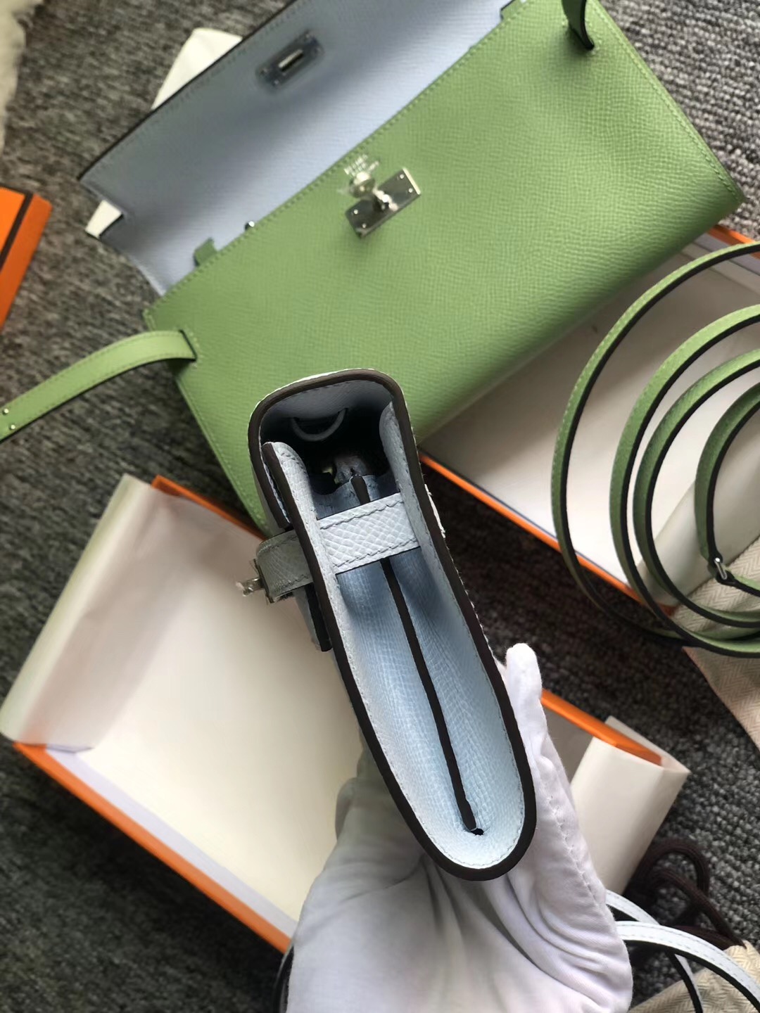 Hermes woc Portefeuille Kelly Classique To Go T0雾蓝色 blue brume