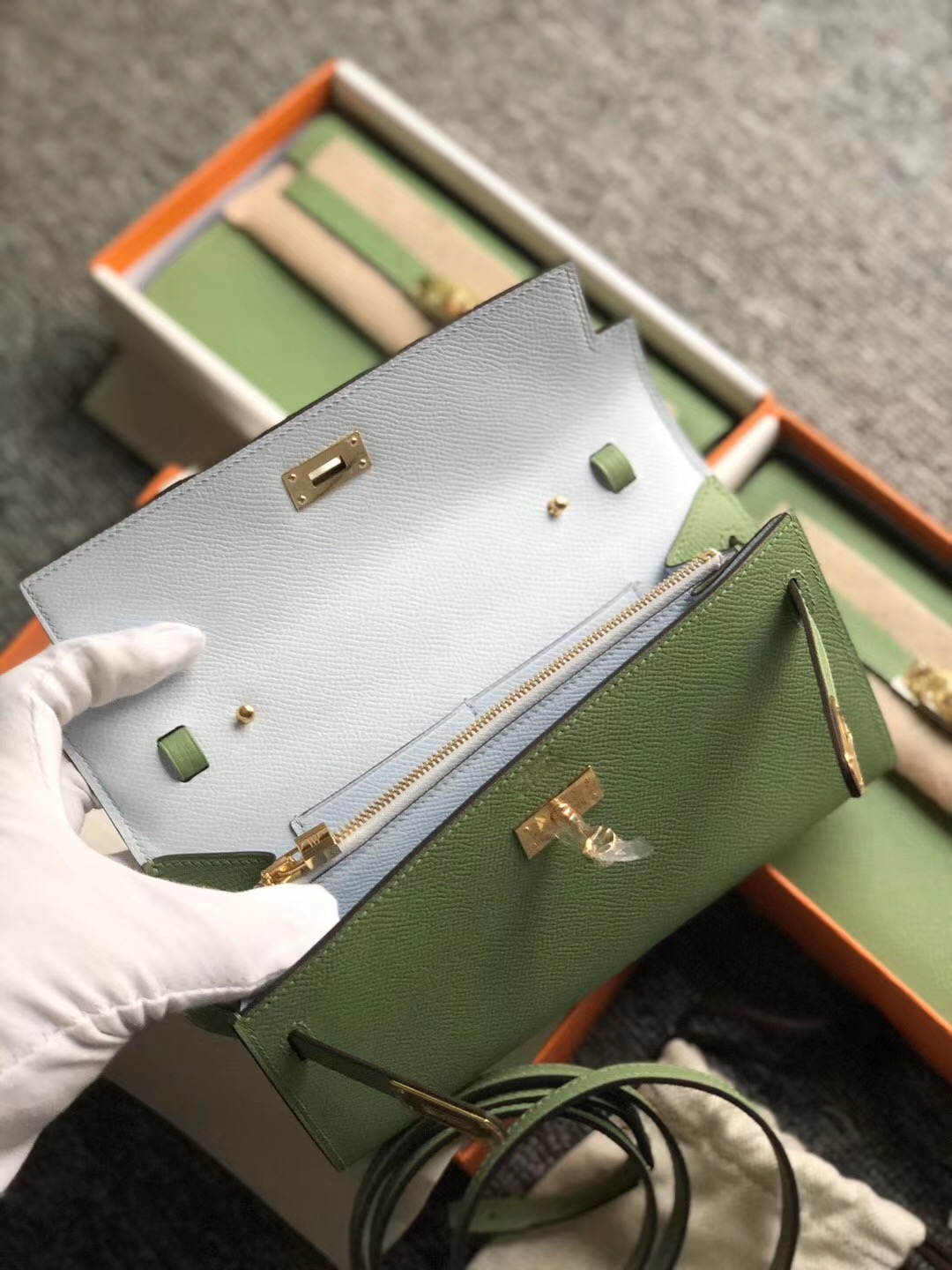 Hermes Kelly Classique To Go 3i Vert Criquet 牛油果綠 T0霧藍色 blue brume