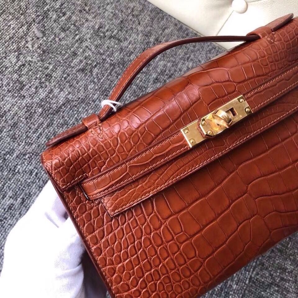 香港九龍城區愛馬仕 Hermes Mini kelly pochette Alligator matt 棕色 Saddle 馬鞍色