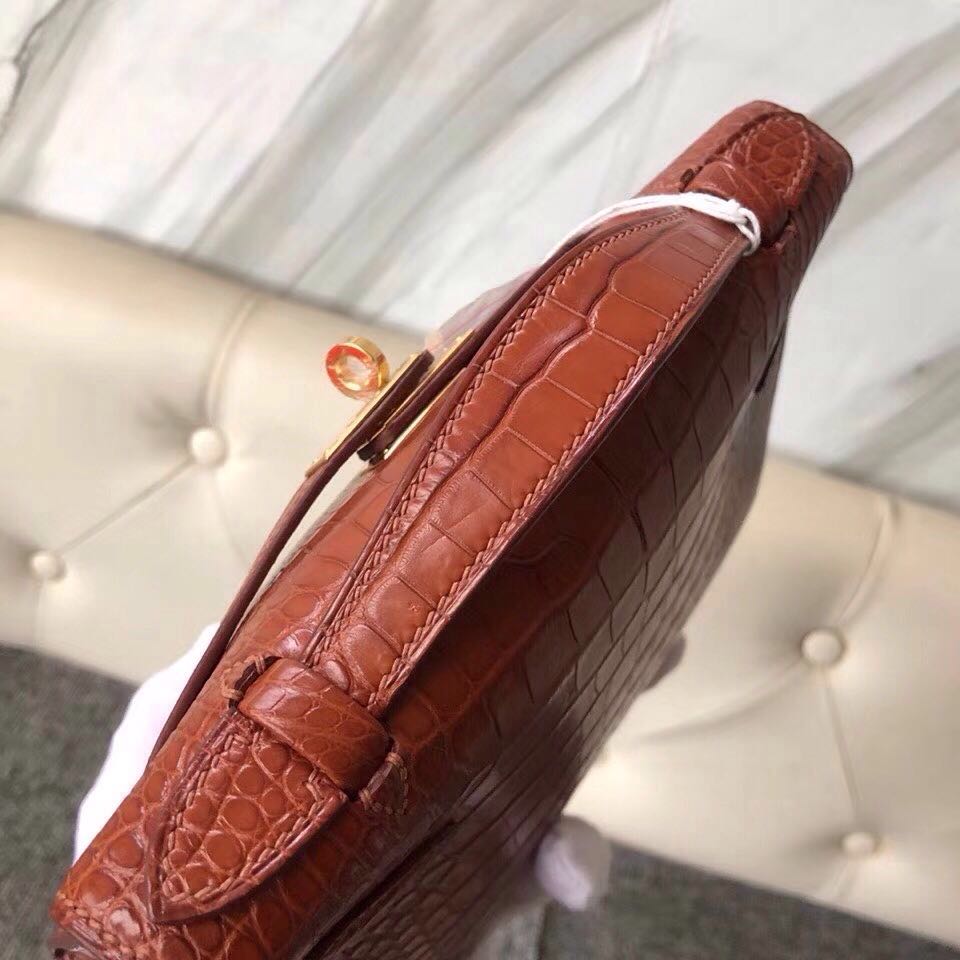 香港九龍城區愛馬仕 Hermes Mini kelly pochette Alligator matt 棕色 Saddle 馬鞍色