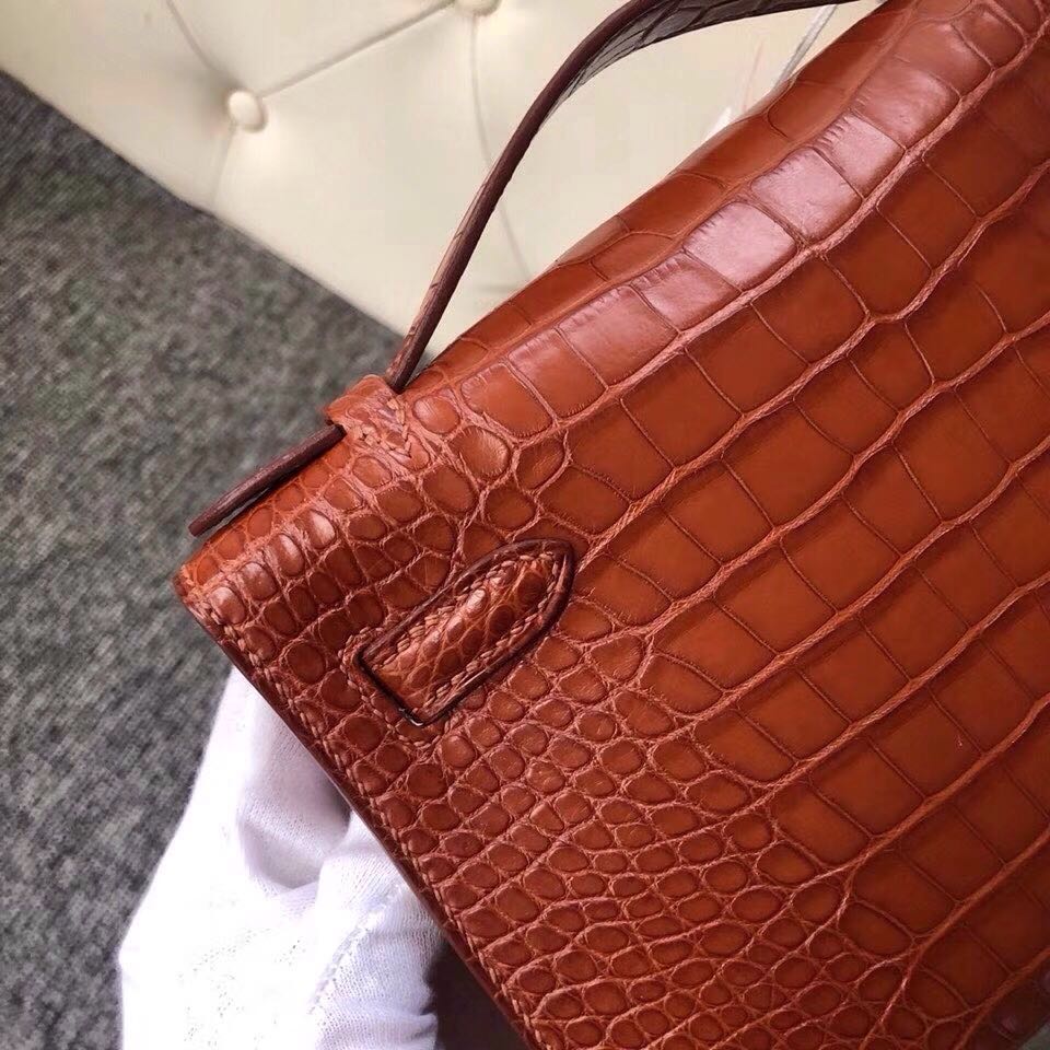 香港九龍城區愛馬仕 Hermes Mini kelly pochette Alligator matt 棕色 Saddle 馬鞍色