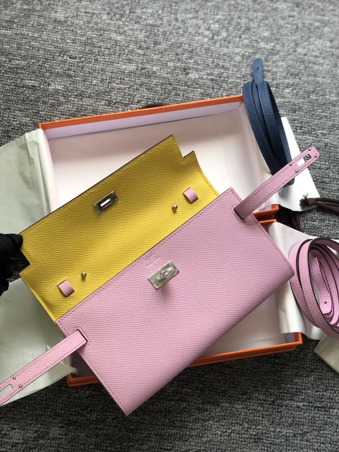 Hermes Kelly Classique To Go Epsom X9 Mauve Sylvestre 9O jaune de naples