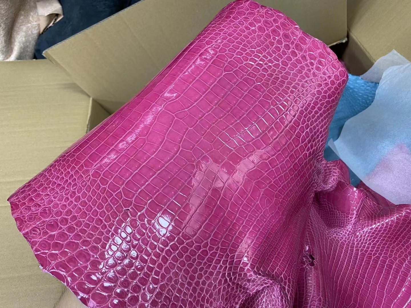 Hermes 5J Fuschia Pink 桃粉色 亮面 倒V 灣鱷 Shiny Porosus Crocodile