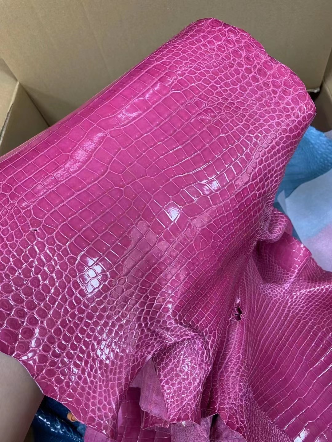 Hermes 5J Fuschia Pink 桃粉色 亮面 倒V 灣鱷 Shiny Porosus Crocodile