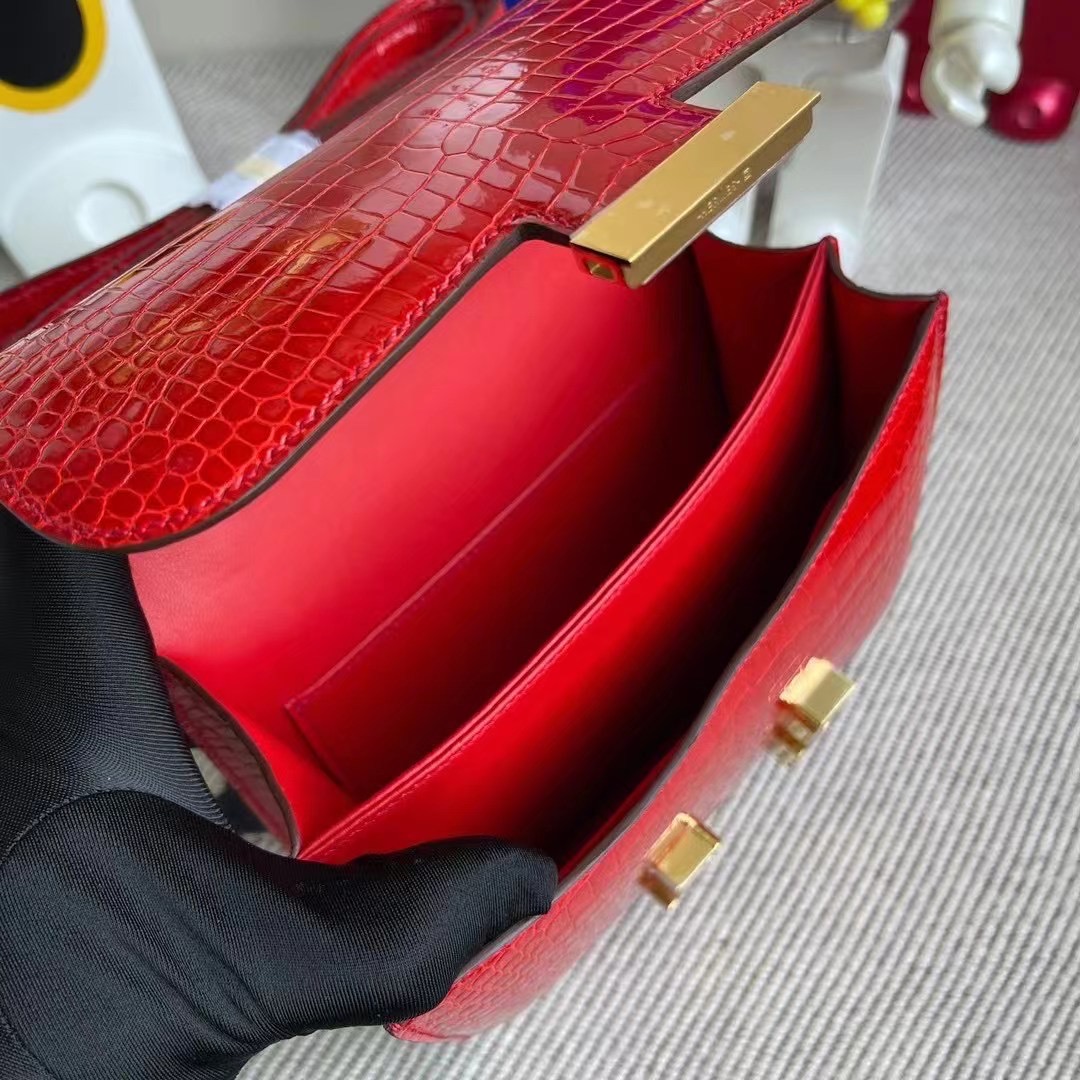 Hermes Constance 19cm 亮面倒V 澳洲灣鱷 95 Braise 法拉利紅金扣