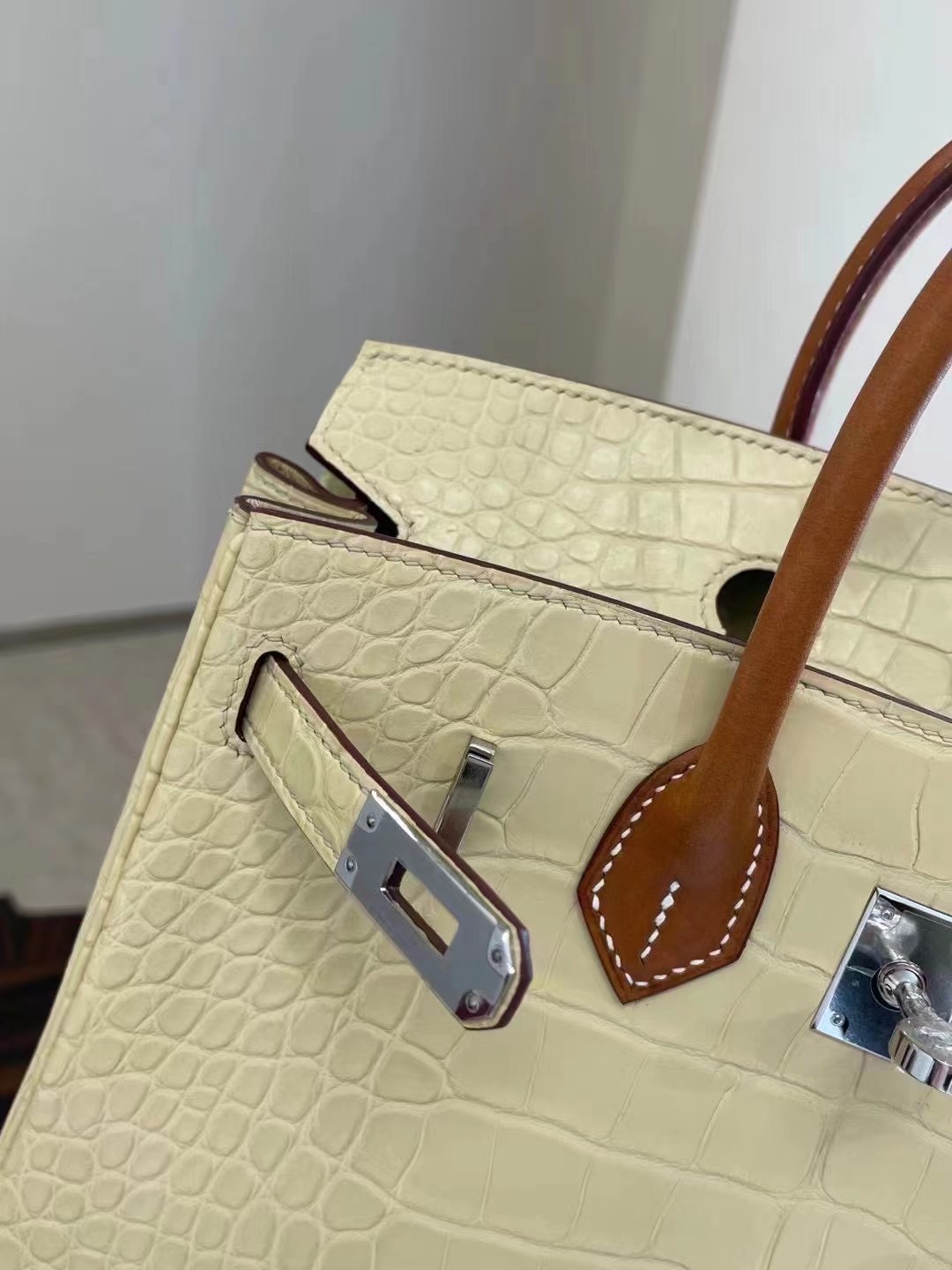 UAE Dubai Hermes Birkin 25 Matte Alligator Y1 香草色 Vanille 配手腕 Barenia Natural