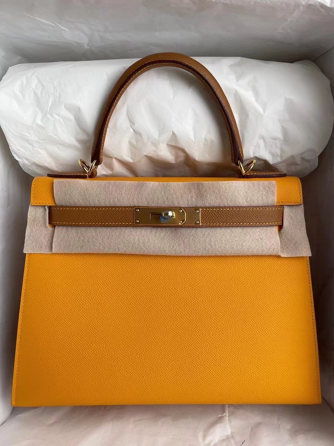 United Arab Emirates Hermes Kelly 28 Hss Epsom 9V Jaune Dor 37 gold GHW