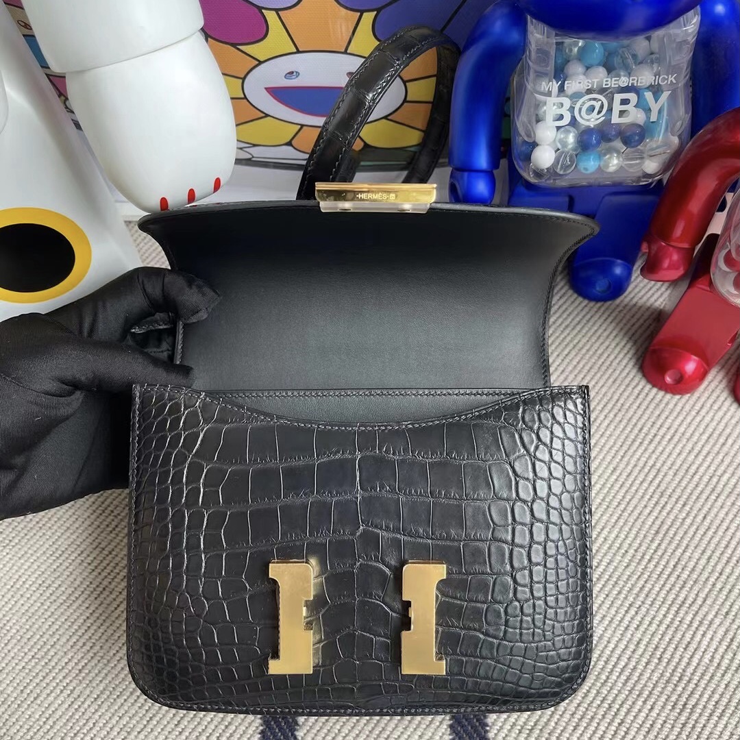 Hermes Constance 19 Matte Alligator Crocodile 霧面美洲鱷魚 89 Noir 黑色 金扣