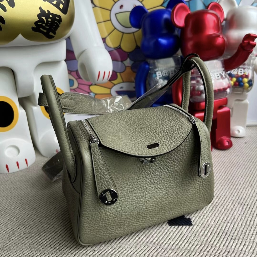 愛馬仕琳迪包哪個顏色好看 Hermes Lindy Mini Clemence Q1 Sauge 鼠尾草綠 銀扣