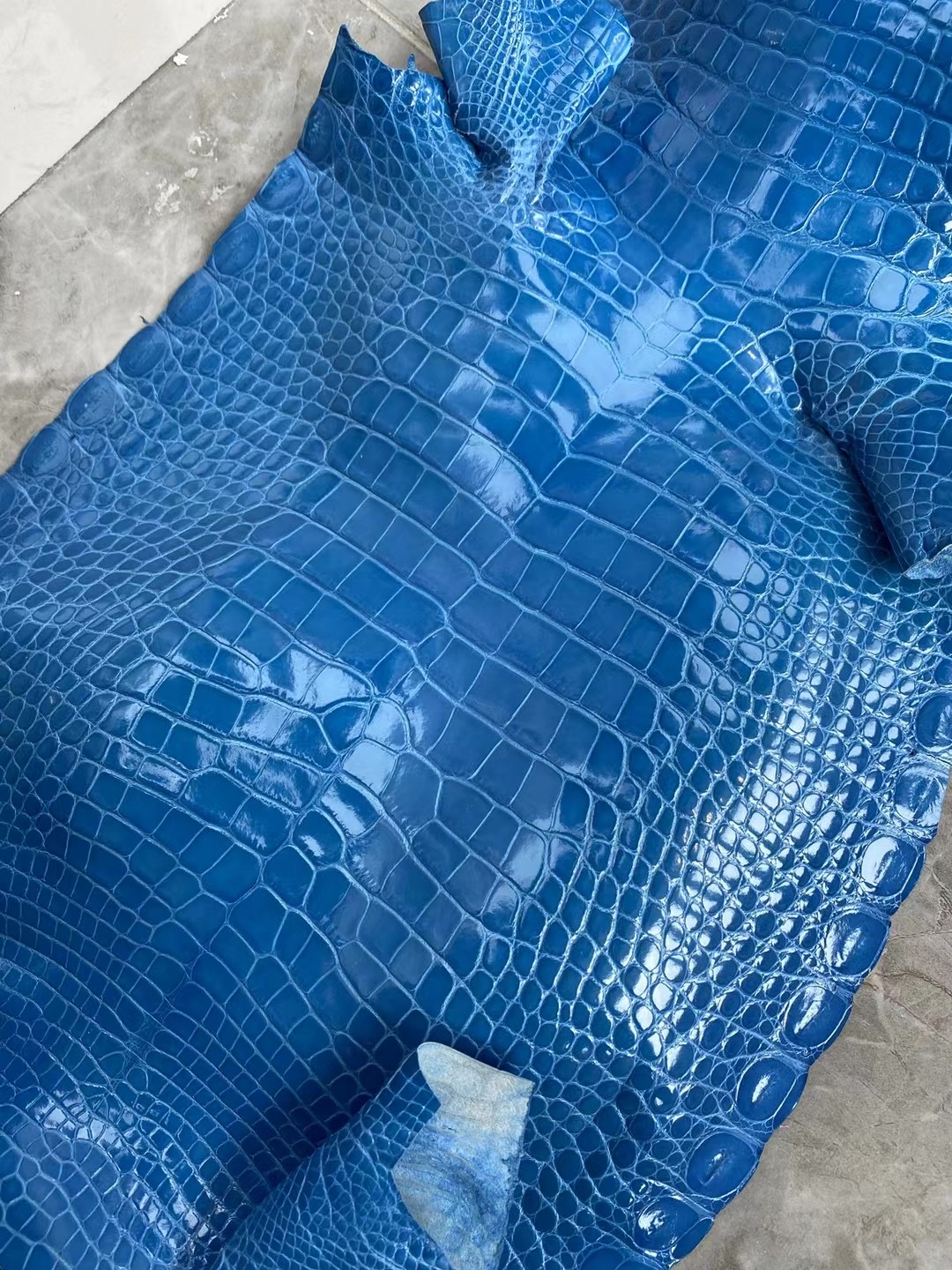 愛馬仕新到皮亮面美洲鱷魚 Hermes Birkin 25cm 7W Blue Izmir 伊茲密爾藍