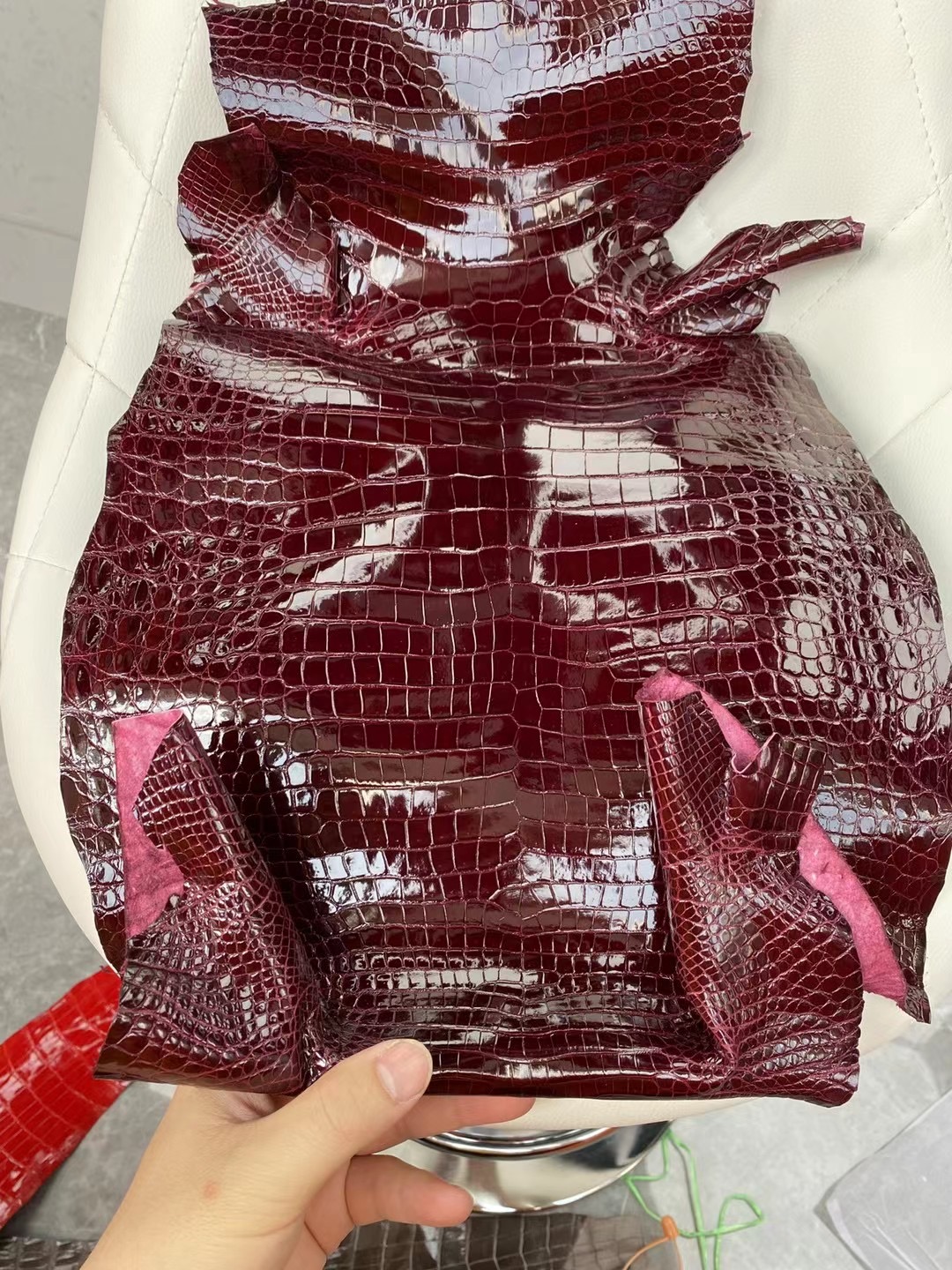 亮面倒V 澳洲灣鱷 Hermes Constance Elan 26cm 57 Bordeaux 波爾多酒紅