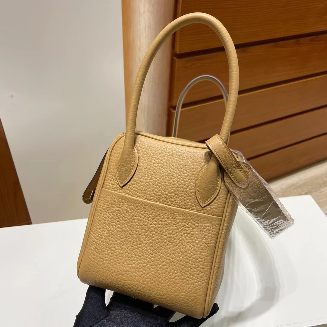 泰國愛馬仕包包價格 Thailand Hermes Lindy 26cm Clemence 4B Biscuit 餅幹色 金扣