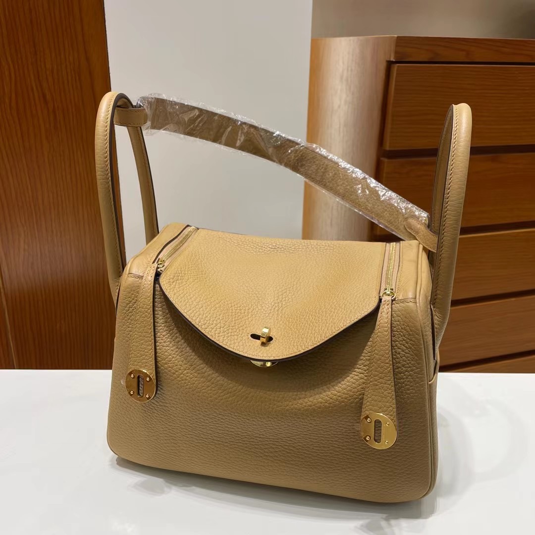 泰國愛馬仕包包價格 Thailand Hermes Lindy 26cm Clemence 4B Biscuit 餅幹色 金扣