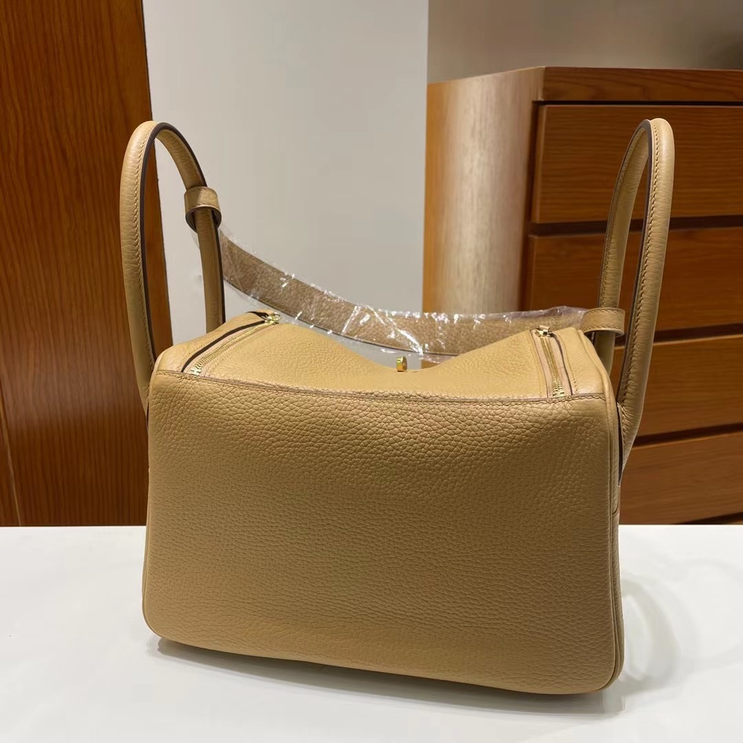 泰國愛馬仕包包價格 Thailand Hermes Lindy 26cm Clemence 4B Biscuit 餅幹色 金扣